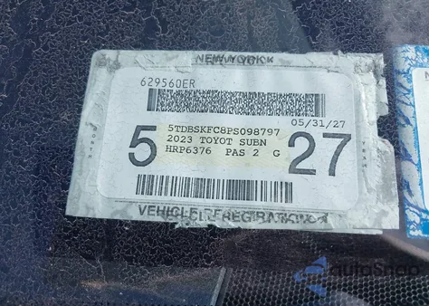 2023 Toyota Sienna Le z USA, uszkodzony, nr VIN 5TDBSKFC8PS098797